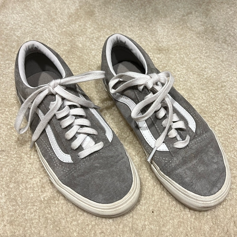 Women’s suede vans size 6
